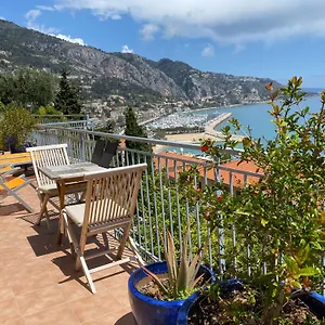 https://villa-lensoleille-vue-panoramique-mer-250-m-de-la-plage.fr-provencehotel.com